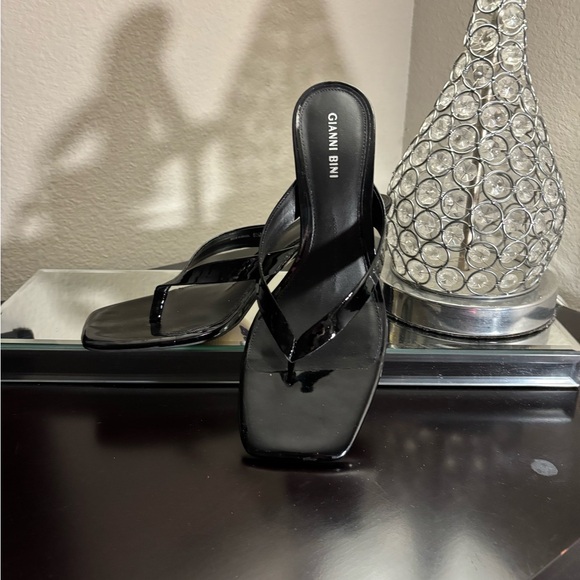 - Black Patent Leather - Picture 1 of 3